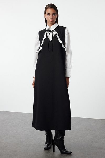 Trendyol Modest Schwarzes Kleid mit gewebten Details – Kragendetail, TCTAW25EB00072