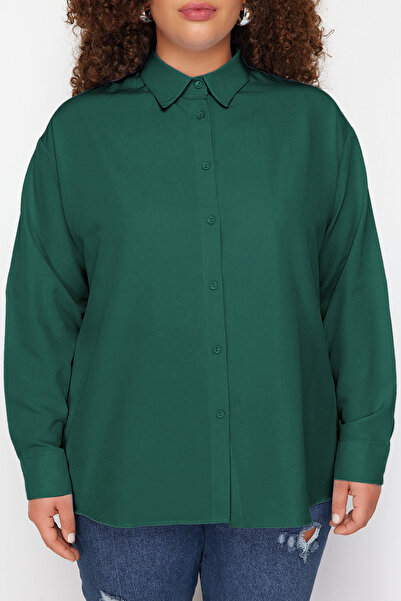 Trendyol Curve Smaragdově zelená Boyfriend Basic Plus velikost tkaná košile s dlouhým rukávem TBBSS22GO0319