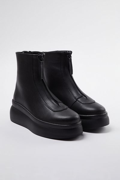 TRENDYOL SHOES Cipzáras fekete lapos formájú női csizma - TAKAW25BO00017