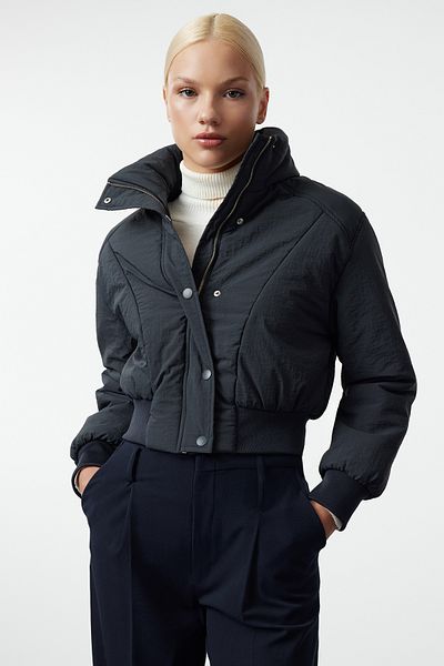 Trendyol Collection Voděodpudivý námořnicky modrý oversize prošívaný kabát – detailní žebrování, Twoaw25Mo00172