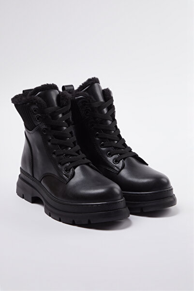 TRENDYOL SHOES Černé kožešinové detailní šněrovací dámské boty TAKAW25BO00027