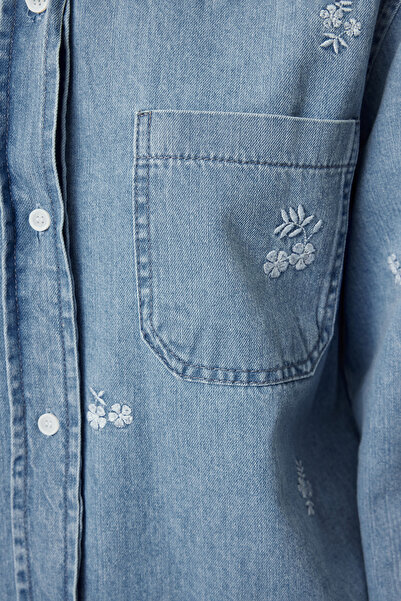 Trendyol Collection Cămașă din blugi - broderie cu flori albastru deschis, TWOAW25GO00079