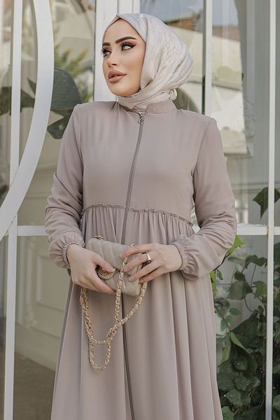 InStyle Συγκεντρωμένη λεπτομέρεια Abaya με φερμουάρ - Μπεζ