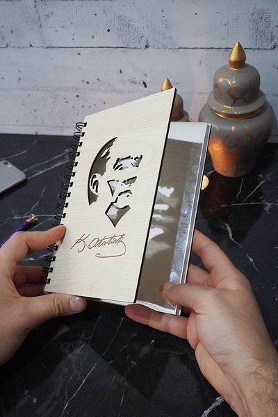 markcat Caiet din lemn Mustafa Kemal Atatürk - Caiet de școală A5 cu spirală, fără linii