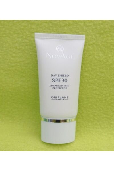Oriflame كريم النهار الواقي المعزز من نوفادج داي شيلد