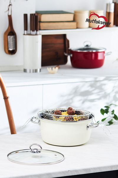 Karaca Mutfakaksever Induction Based Enamel Frying Pot 22 Cm Cream