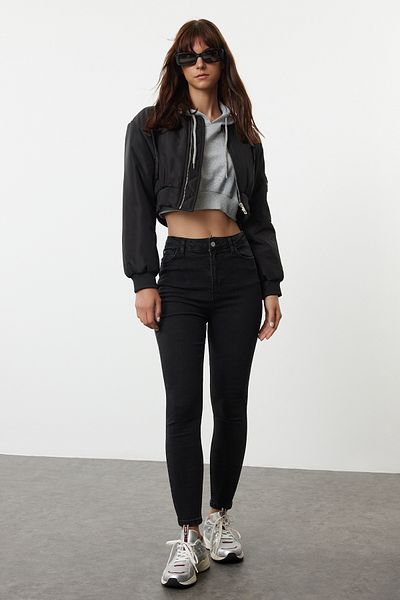 Trendyol Collection Schwarze Skinny Jeans mit hoher Taille - TWOAW25JE00129