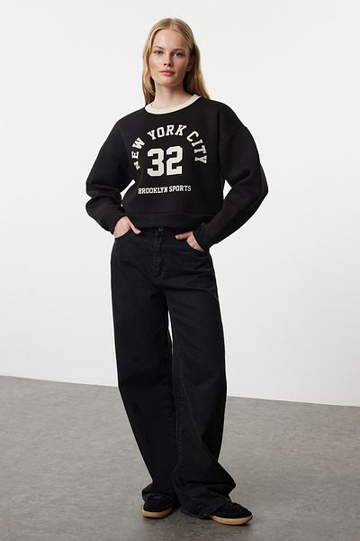 Trendyol Collection Поларен плетен крак суитшърт - черен цветен блок, широка кройка, лозунг TWOAW25SW00073
