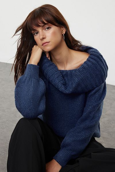 Trendyol Collection Pulover din tricotaj cu guler din dantelă Indigo - Potrivire largă, textura moale TWOAW25KZ00052