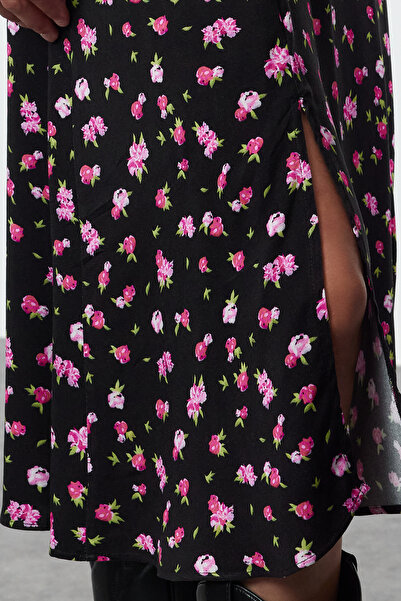 Trendyol Collection Midi hosszúságú rózsaszín virágmintás ruha - TWOAW23EL00325