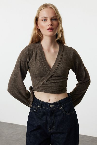 Trendyol Collection Langärmlige, weiche, braune Strickbluse - TWOAW25BZ00020 mit Bindedetail
