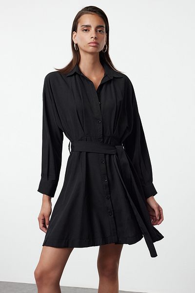 Trendyol Collection Gewebtes Mini-Hemdkleid – Schwarzer Gürtel, TWOAW25EL00154