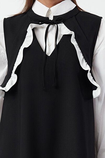 Trendyol Modest Υφαντό Μαύρο Φόρεμα - Λεπτομέρεια γιακά, TCTAW25EB00072