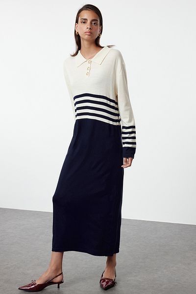 Trendyol Modest Πλεκτό φόρεμα με μπεζ κουμπιά Navy Blue Color Block TCTAW25EB00002