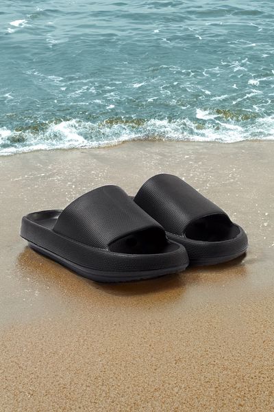 TRENDYOL SHOES Schwarze Pool-Slipper mit Plateausohle für Damen - TAKSS24TE00013