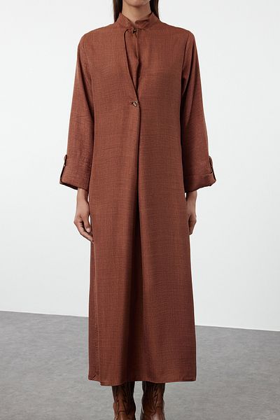 Trendyol Modest Plátěné tkané kimono a šaty Kaftan - Hnědé Tctaw25kk00001