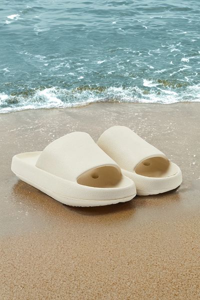 TRENDYOL SHOES Beige Plateau-Slipper für Damen - Pool TAKSS24TE00013