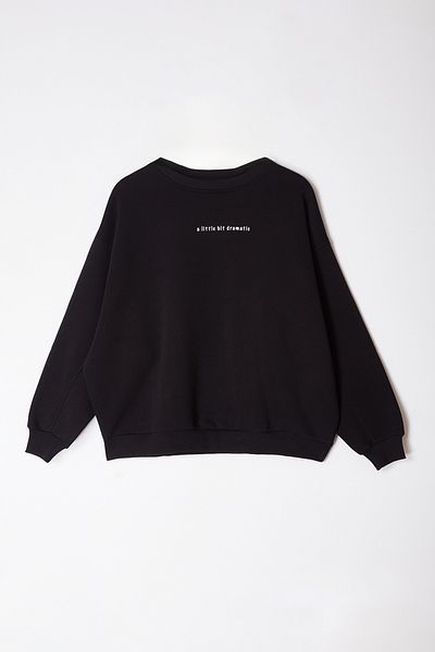 Edit by Trendyol Schwarzes Herren-Sweatshirt mit Textdruck – Regular Fit TEDAW25SW00010