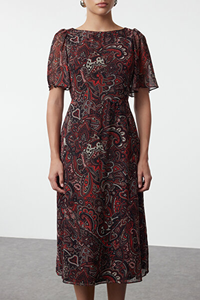 Trendyol Collection Rotes, mit Paisley verziertes, A-Linien-Kleid mit Angelärmeln und gefüttertem Chiffon-Midi-Kleid TWOSS23EL01372