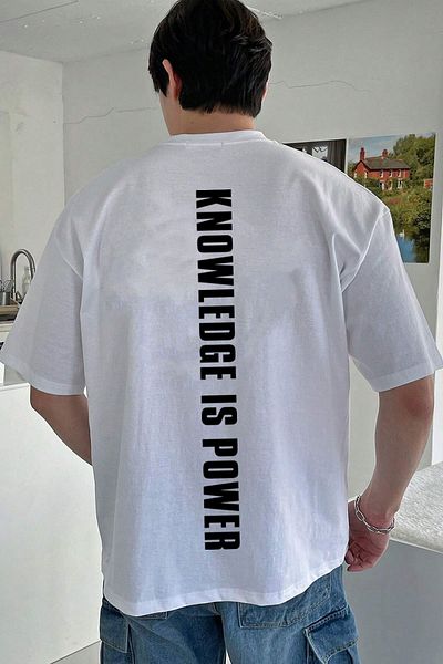 Pink Sky Μπλουζάκι με στάμπα Unisex "Knowledge is Power".