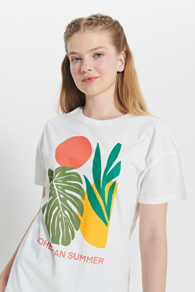 AC&Co / Altınyıldız Classics Ekru %100 Pamuk Oversize Fit Bol Kesim Baskılı Bisiklet Yaka Crop Tişört