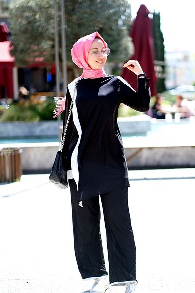 ZUBAZUP Black and White Striped Hijab Bottom Top Set Tunic Trousers 2-Piece Set Crepe Knitted
