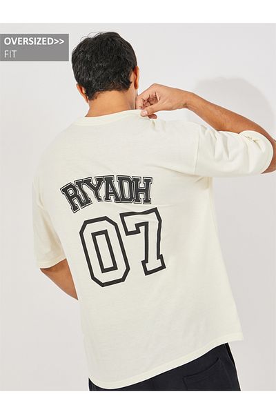 Styli تي شيرت كبير الحجم بطبعة شعار الجامعة من Streetwear Back