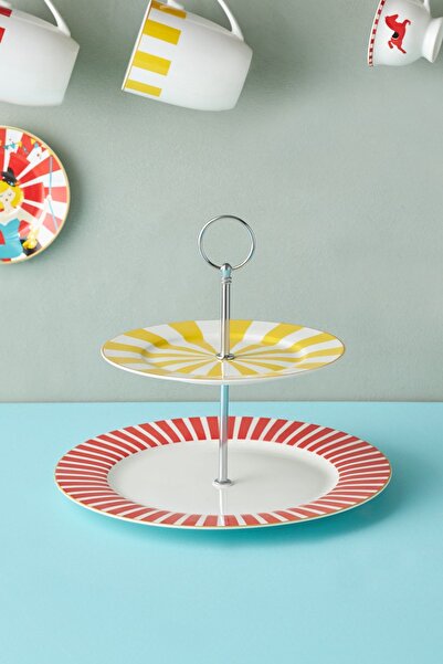 Karaca حامل كعكة السيرك