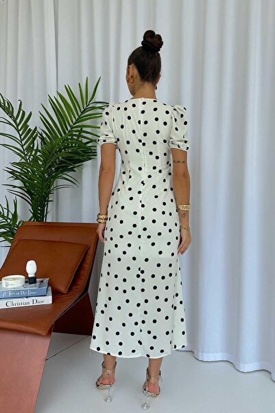 Mine Tan Butik Λευκό γυναικείο φόρεμα με κοντό μανίκι πουά με λαιμόκοψη