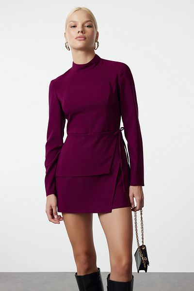 Trendyol Collection Mini-Jumpsuit mit gewebtem Shorts-Rock – Pflaumenfarbenes Schnürdetail