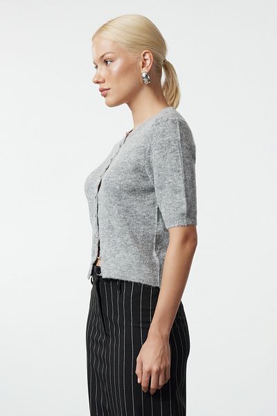 Trendyol Collection Grauer Baumwoll-Crop-Wool-Strick-Cardigan – TWOAW25HI00152