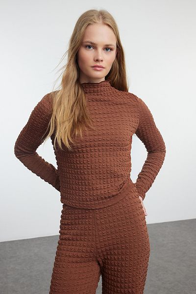 Trendyol Collection Rugalmas és hosszú ujjú barna kötött szett - testhez simuló, texturált TWOAW25AU00106