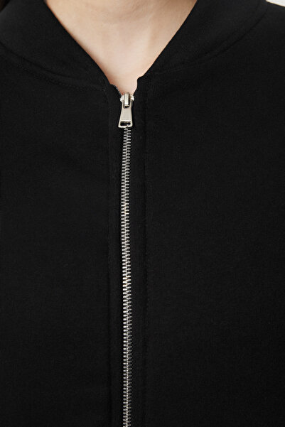 Trendyol Collection Silná fleecová vnitřní černá pletená mikina – oversize model se zipem TWOAW25SW00122