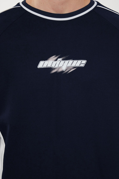 Trendyol Collection Μπλε Navy Oversize/Wide Cut εμπριμέ Piping Λεπτομερές κολεγιακό φούτερ χωρίς αναβάθμιση TMNAW25SW00145