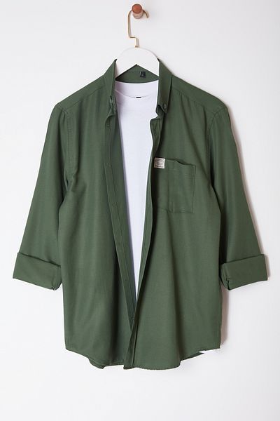 Trendyol Collection Koszula w kolorze khaki, łatwa do prasowania, regularny krój - etykieta ze szczegółowymi informacjami Tmnaw25Go00011