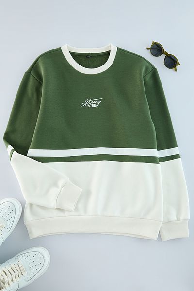 Trendyol Collection Khakifarbenes, langärmliges, bedrucktes Sweatshirt – Regular Fit TMNAW23sw00140