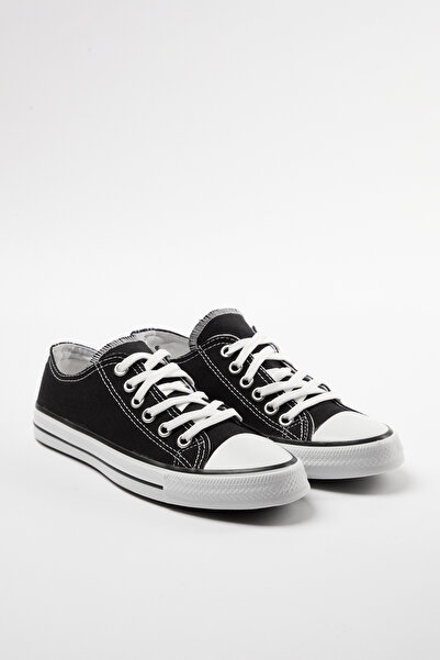 TRENDYOL SHOES Pánská sportovní obuv – černá, šněrovací, plochá TAKAW25SN00011