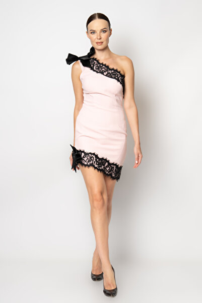 RENGIN Yakası ve etek ucu dantel şeritli fiyonk detaylı krep abiye elbise