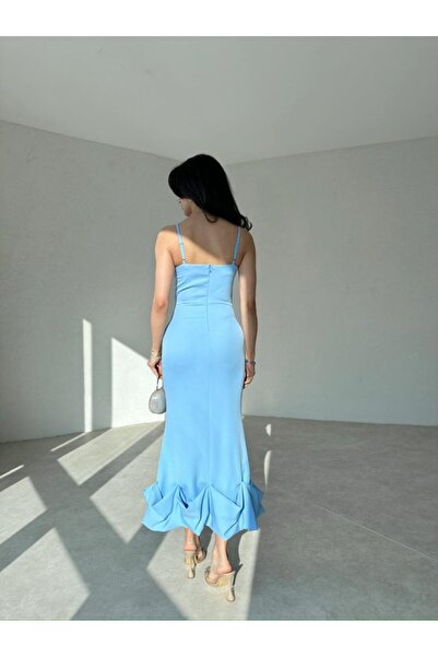 Afiş Butik Baby modré midi šaty s asymetrickým zakřiveným lemem
