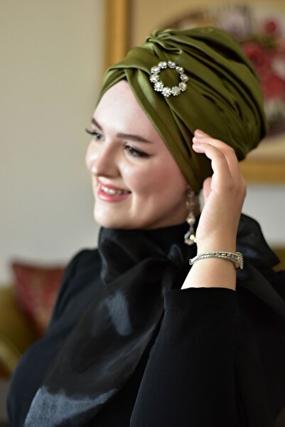 ARTİZİA TAŞLI BROŞ DETAYLI DOLGUSUZ TESETTÜR ABİYE BONE