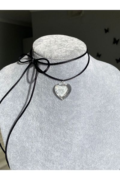 Pinky Lady Transparent shiny heart necklace with string bind