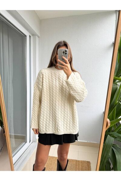 İLKCET MODA Pletený svetr a silný šátek - Detail copu do vlasů