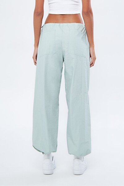 Mesfeno Kadın Paraşüt Pantalon, Bol Kesim, Beli ve Paçası Ayarlanabilir Lastikli, Su Geçirmez Kumaş