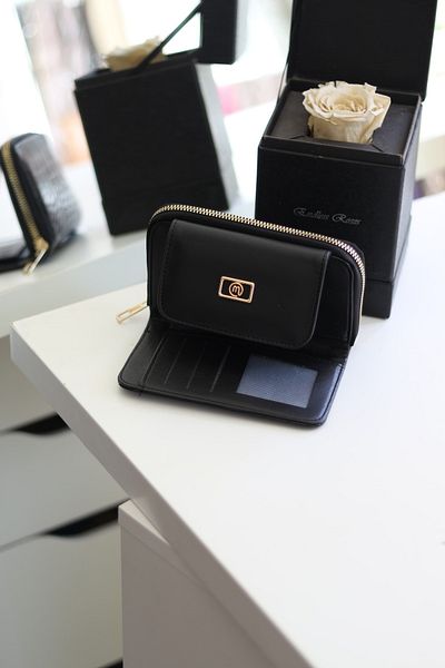 Moom Bag Черна крокодилска текстура - Дамски портфейл с лого и златна карта