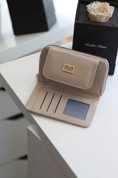 Moom Bag Дамски портфейл с тънък крокодилски дизайн и златен лого за карти