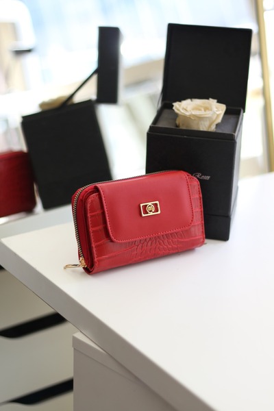 Moom Bag Textura crocodil roșu - Portofel gros cu suport pentru carduri cu logo auriu