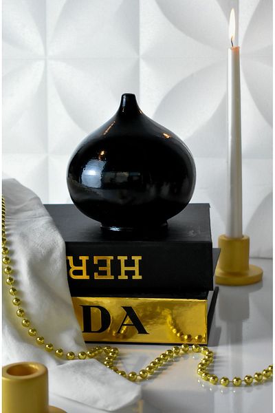 LALEZEN HOME Minge decorată cu vază neagră