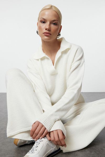 Trendyol Collection Polo Neck Ecru kötöttáru szett - puha textúra, alsó-felső készlet TWOAW25AU00016