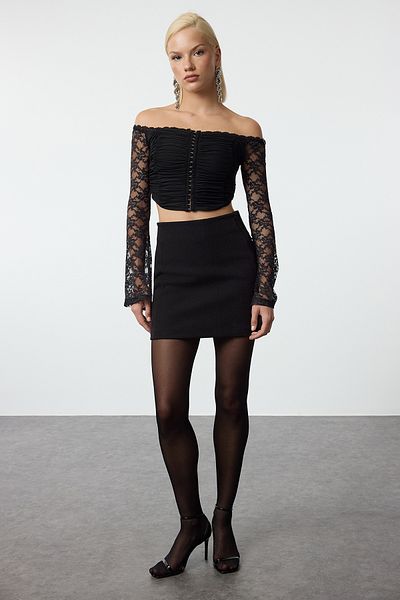 Trendyol Collection Δαντελένια μπλούζα σε μαύρο χρώμα TPRAW25BZ00014