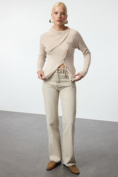 Trendyol Collection Pulover tricotat asimetric cu textura moale - Guler răsturnat și detaliu cu nasturi TWOAW25KZ00092